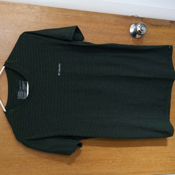 Columbia Other - Men's Columbia size medium Green striped T